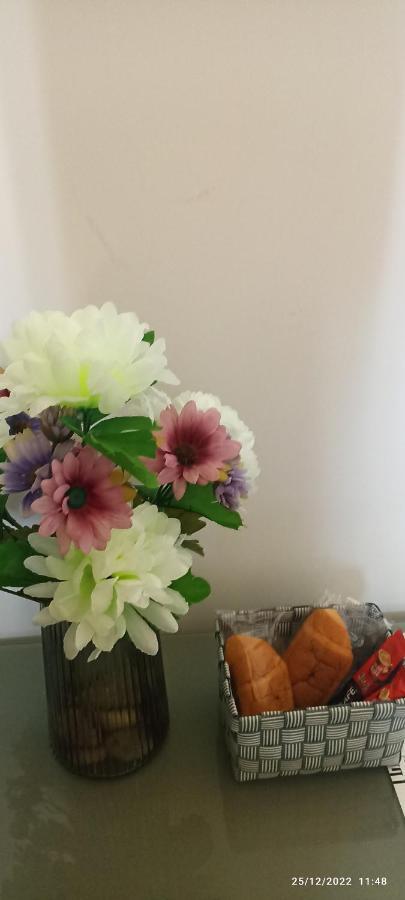 Close To Airport, Double Bedroom, Sofa-Bed, Private Bathroom For Adults And Children Aged 10 And Over Only Gudja Eksteriør billede